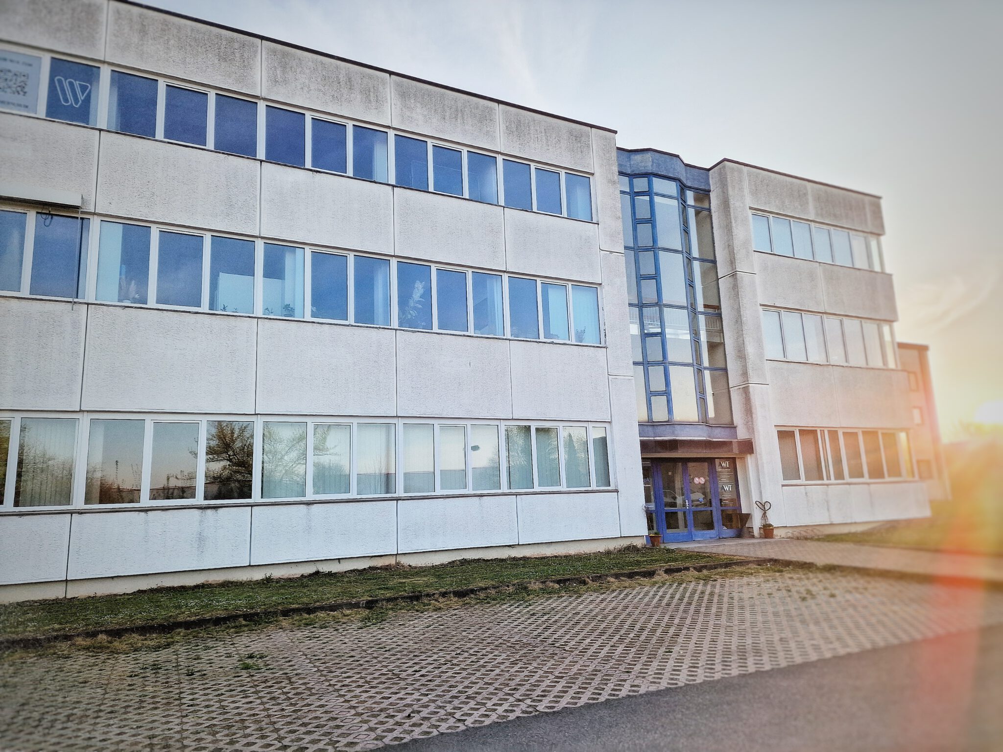 Awt Akademie Für Wirtschaft Und Technologie Gmbh